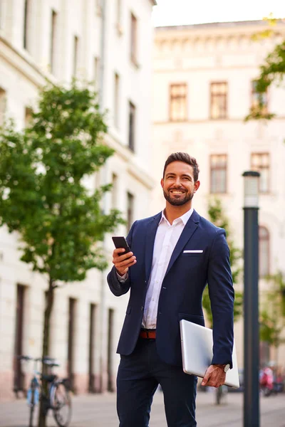 Young businessman on the street — Stock Photo, Image